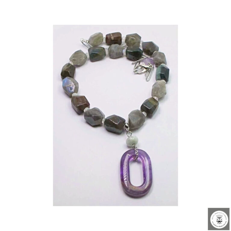 Collana con agata indiana verde, labradorite, pietra di luna, aquamarina e ametista