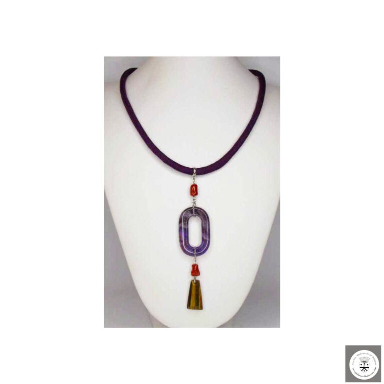 Collana lunga in seta pura viola con ametista, corallo rosso e occhio di tigre