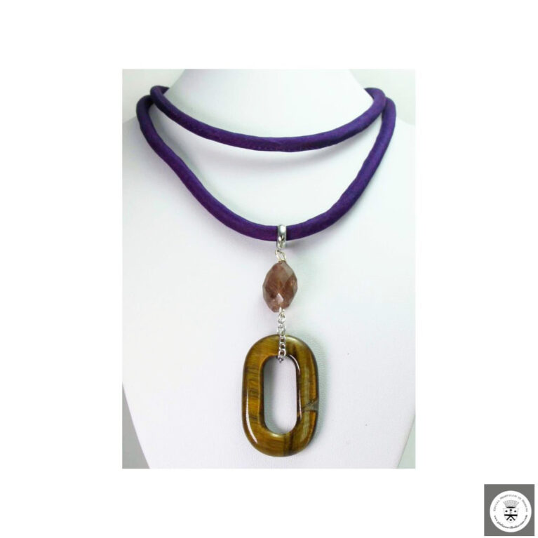 Collana lunga in seta pura viola con ametista, corallo rosso e occhio di tigre