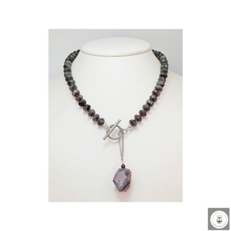 Collana con labradorite, rhodolite granato e agata del Botswana