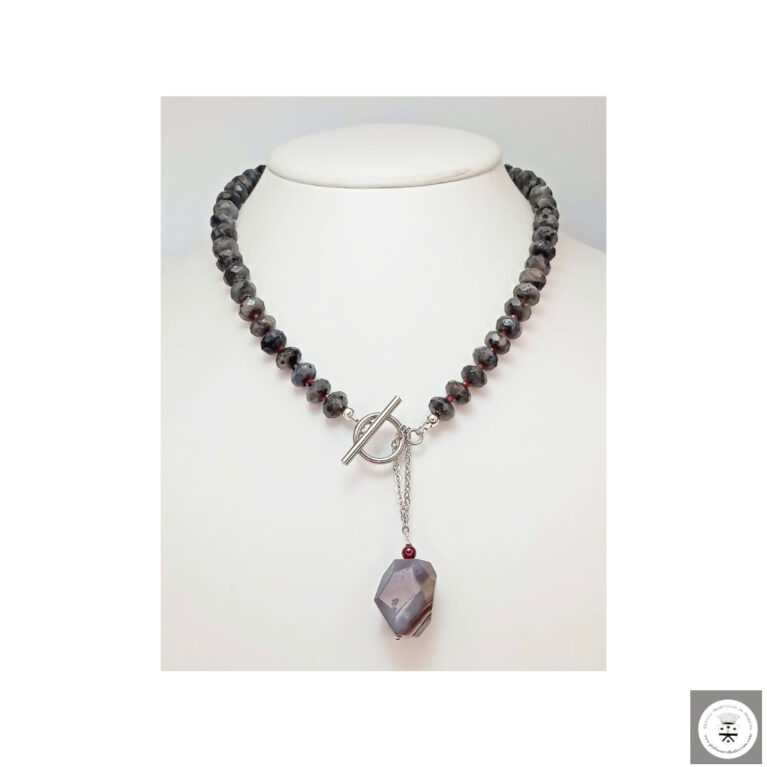Collana con labradorite, rhodolite granato e agata del Botswana