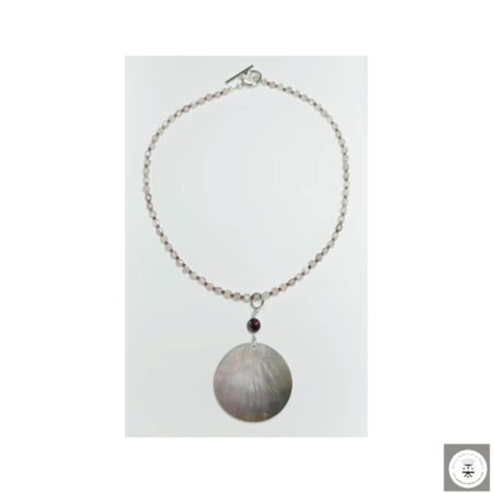 Collana con labradorite, rhodolite granato e ciondolo in madreperla nera Tahiti