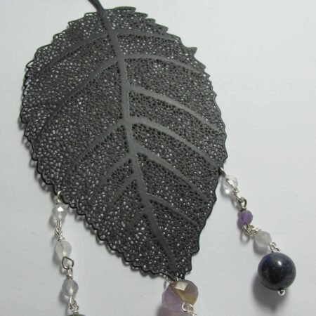 Pendant with pearl, lapis lazuli, jade African, agate, quartz and amethyst on a metal leaf