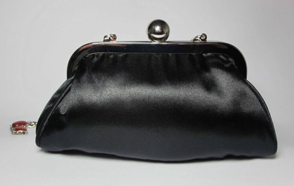 Mini-clutch with pailletes and red jasper