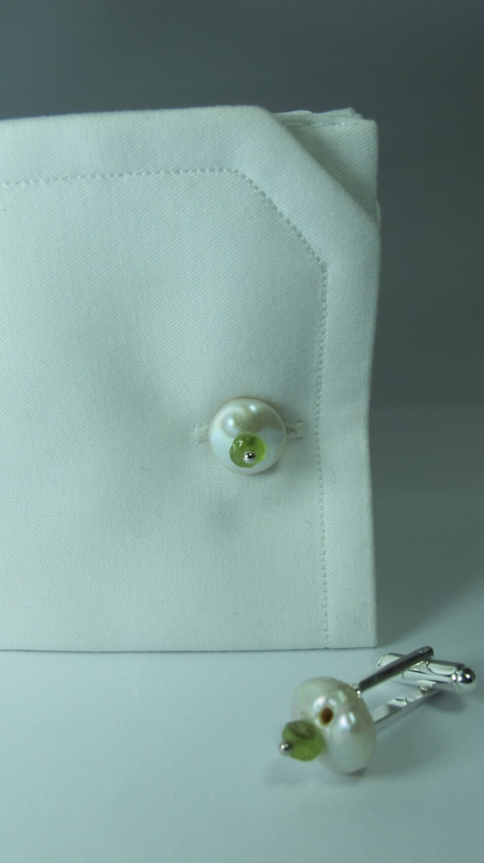 Cufflinks with pearls and peridot