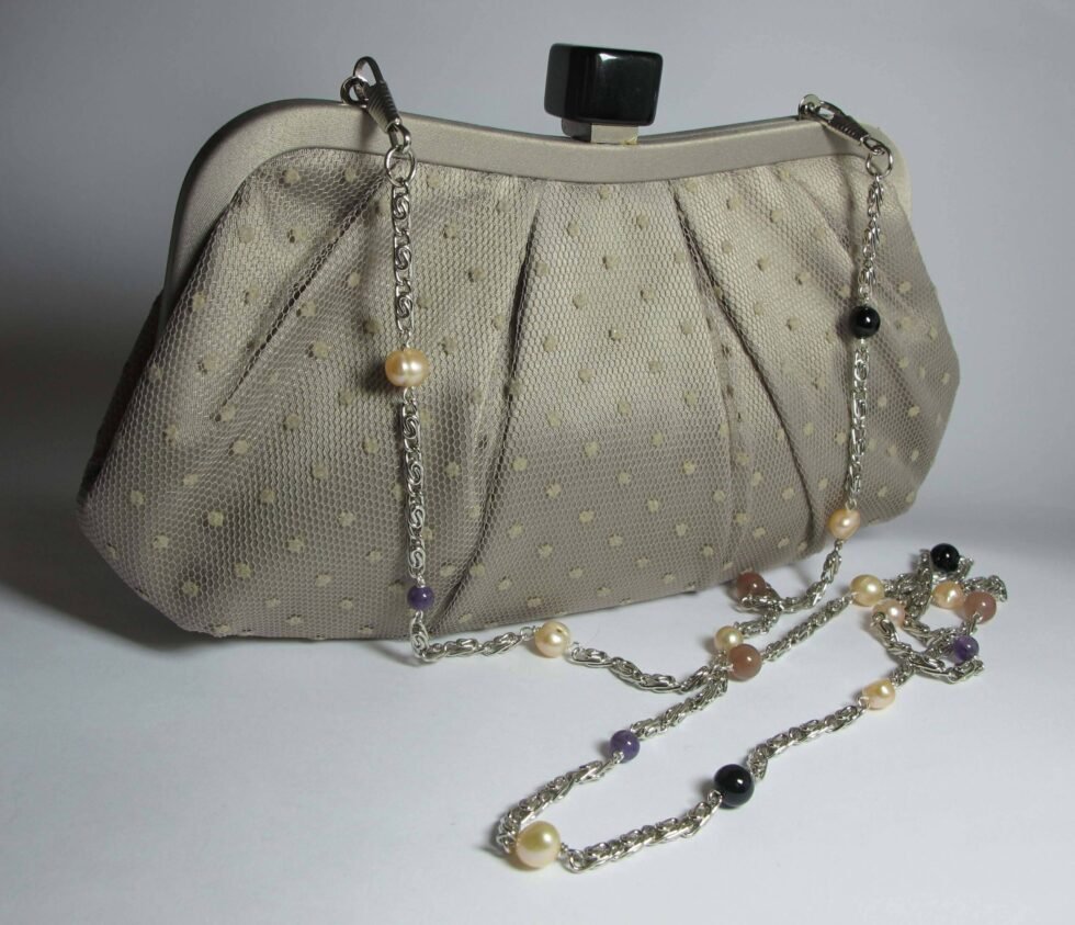 Clutch with pearls, onyx, agate of Botswana and amethyst