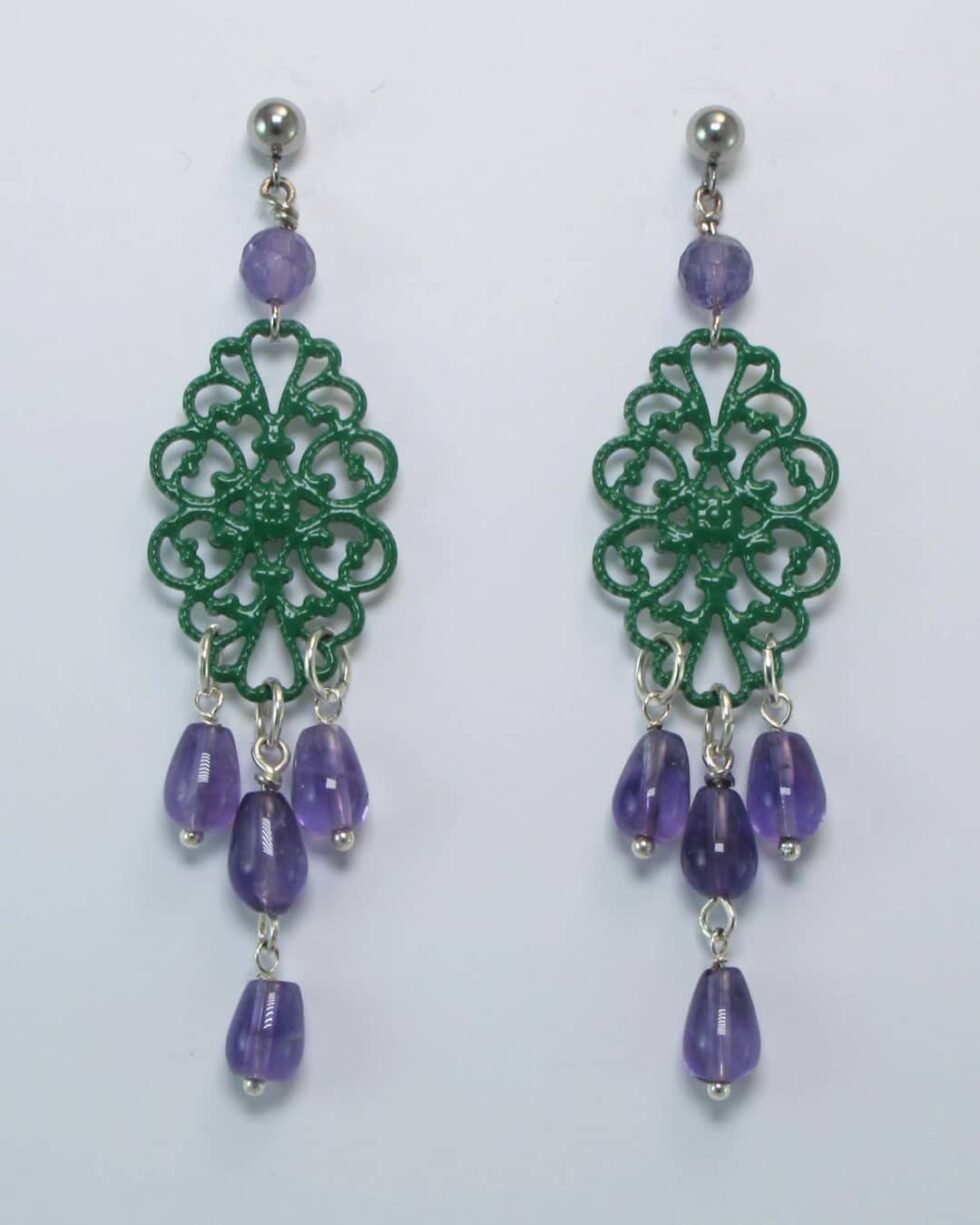Earrings with filigree and amethyst