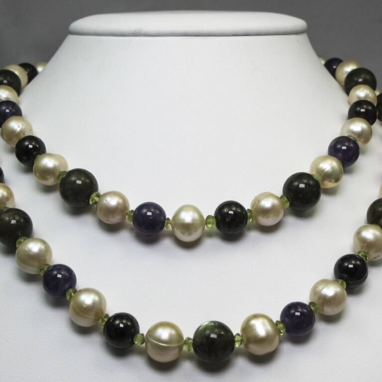 Long necklace with pearls, amethyst, labradorite, garnet and peridot