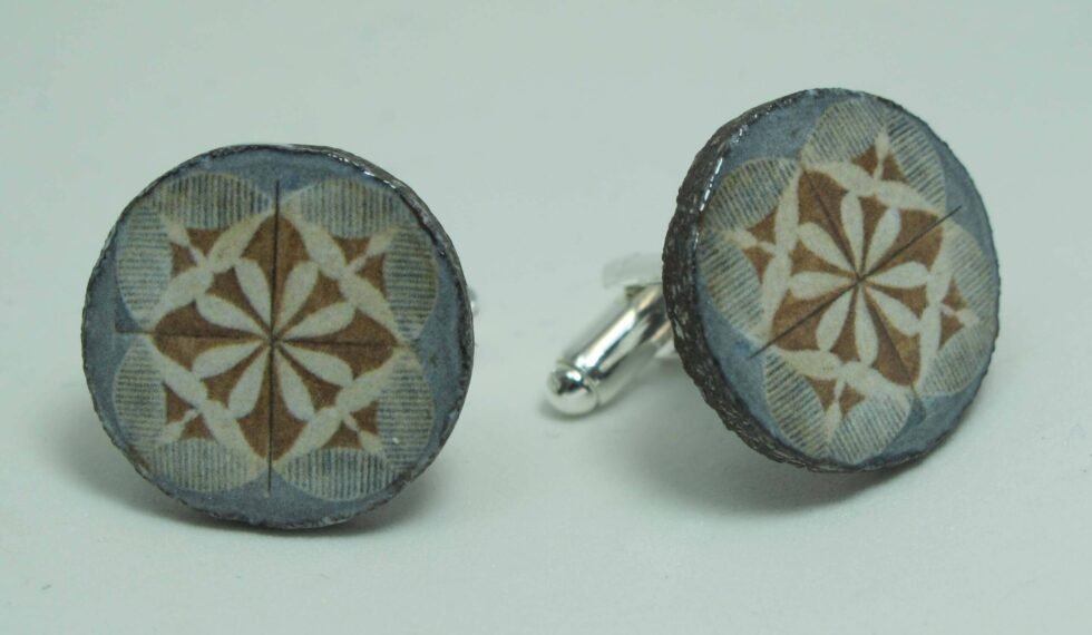 Cufflinks with enamelled lava lapilli