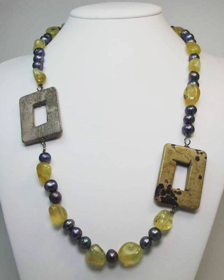 Necklace with pearls, prehnite and jasper