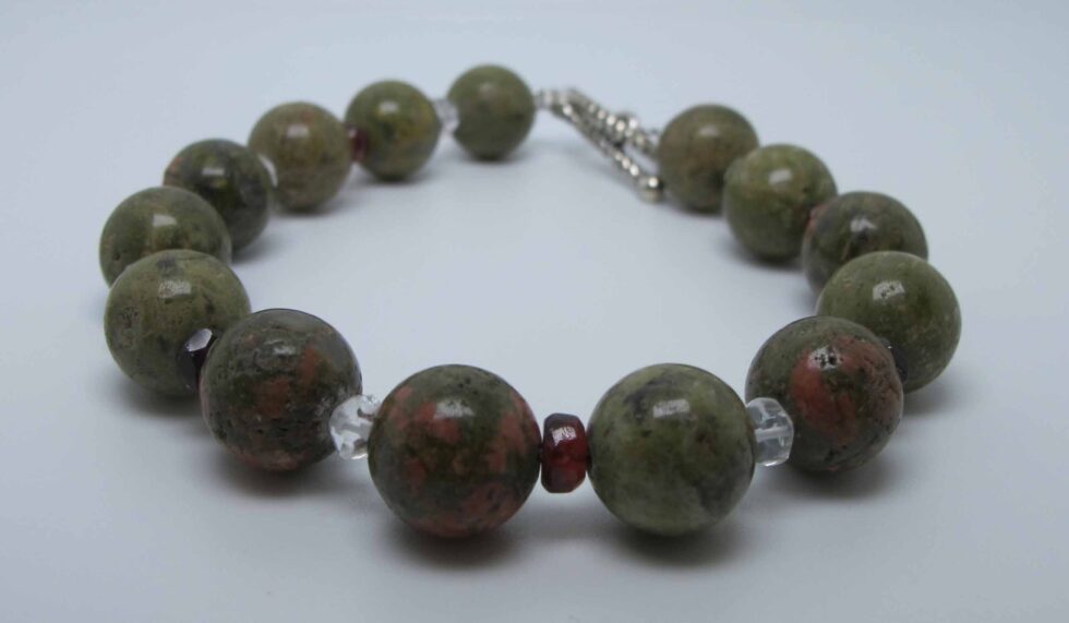 Bracelet with unakite, peridot, iolite, garnet and rocky quartz