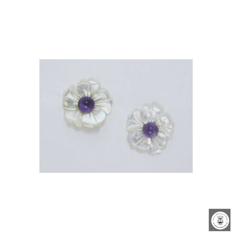 Orecchini fiore di madreperla Tahiti bianca incisa e ametista cabochon