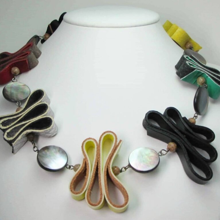 Necklace with leather, unakite and Tahiti mother of pearl