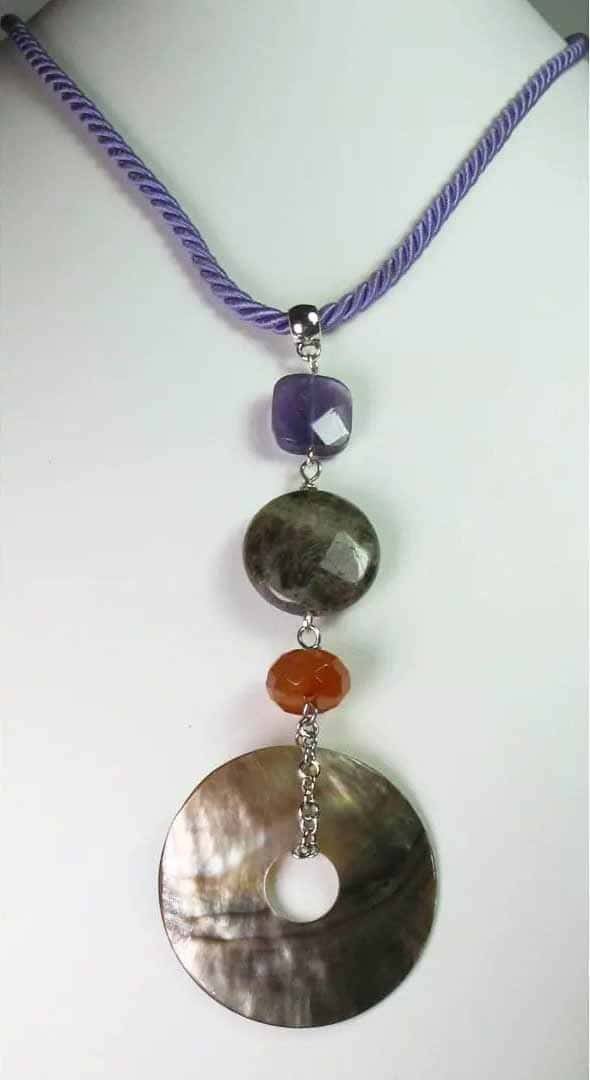 Lilac silk necklace with Tahiti mother of pearl, carnelian, brown labradorite and amethyst