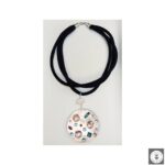Collana multifilo di velluto con ciondolo di madreperla e cristalli Swarovski e perla keshi