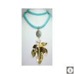 Collana lunga in seta pura di Jaipur color acquamarina con perla keshi, labradorite e foglia in ottone di Avventura di Latta - Officina Sociale